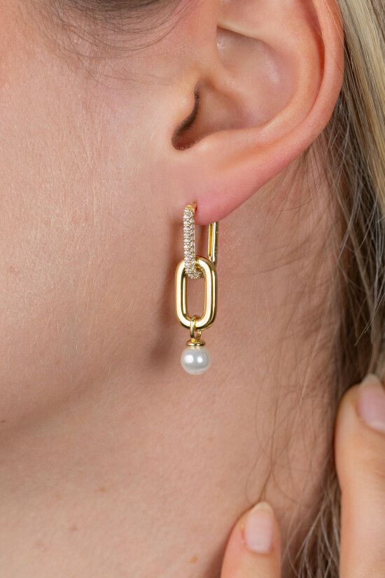 23mm ZINZI goldplated zilveren oorbedels met een langwerpige stoere schakel en witte parel ZICH2821G (zonder oorringen)