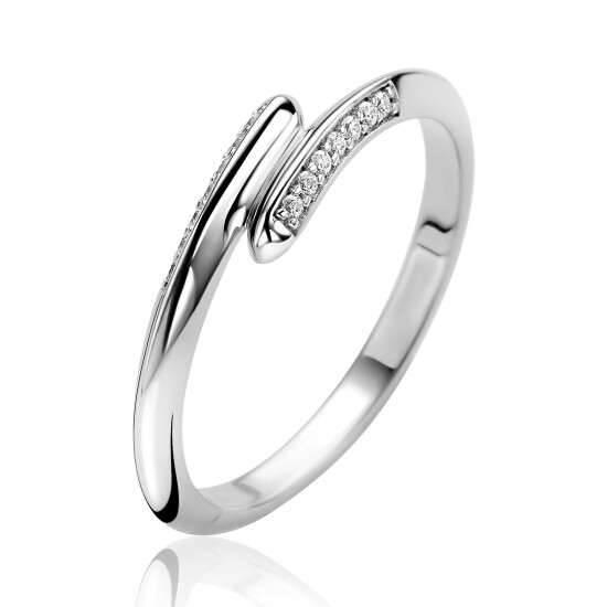 ZINZI zilveren ring met een elegante twist en met witte zirkonia’s die perfect in de vorm meelopen ZIR2833