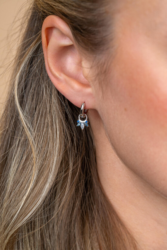 10mm ZINZI zilveren oorbedels met vijf speelse zettingen in aflopende grootte, bezet met blauwe kleurstenen en witte zirconia ZICH2633B (zonder oorringen)