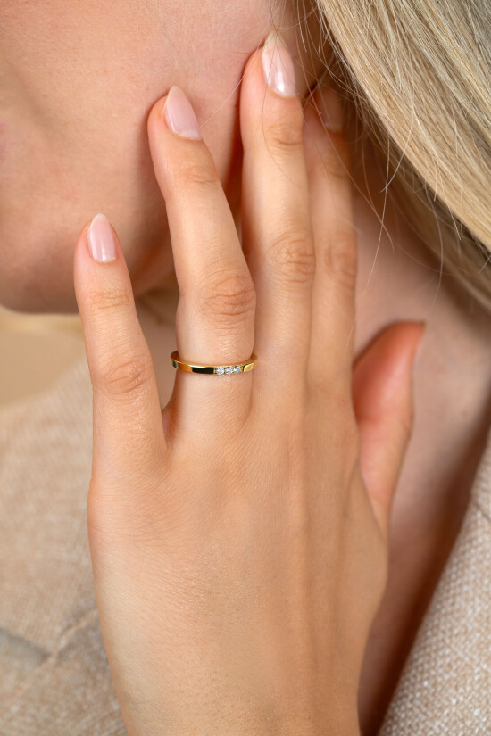 ZINZI goldplated zilveren gladde aanschuifring bezet met drie witte zirconia's ZIR2130Y