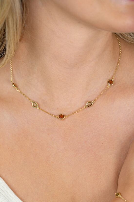 ZINZI gold plated zilveren collier 45cm met speelse vormen, bezet met bruine en olijfgroene kleurstenen ZIC2770