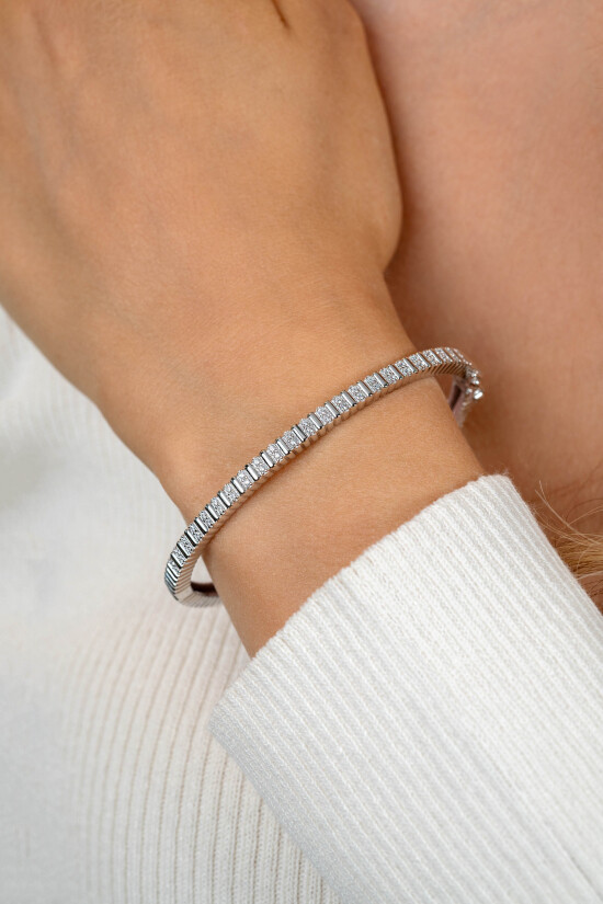 ZINZI zilveren bangle armband 4mm breed, bezet met witte zirkonia's 60mm ZIA2686