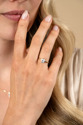 ZINZI Gold 14 ct gold ring set with a rectangular white cubic zirconia in a prong setting ZGR09