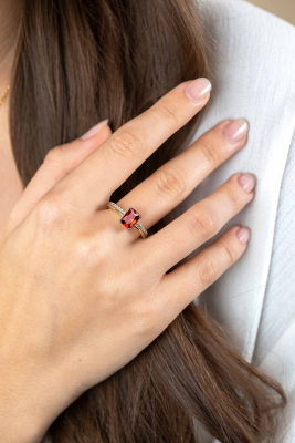 ZINZI zlv. ring gg.verg. rechthoek rood en zirc.mt.62