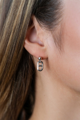 18mm ZINZI silver stud earrings with trendy navy link design ZIO2580
