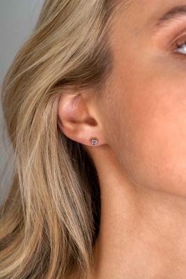JUNI oorknoppen 4mm gold plated met geboortesteen licht paars amethist zirconia
